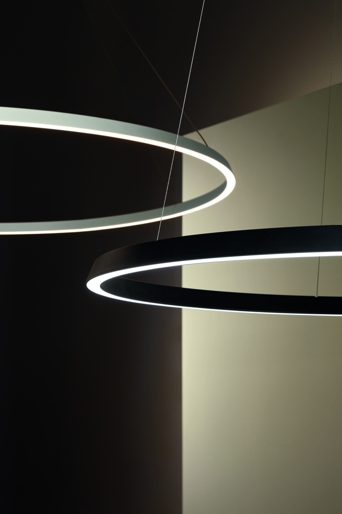 [CS4B-00W9AZDU05] Pendant Circular Downward ø1200 Surface LED 60 LED warm-white 3000K DALI-2 Black 4632lm