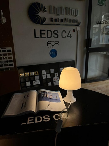 [DE-0270-BLA] 2W NITA TABLE LAMP